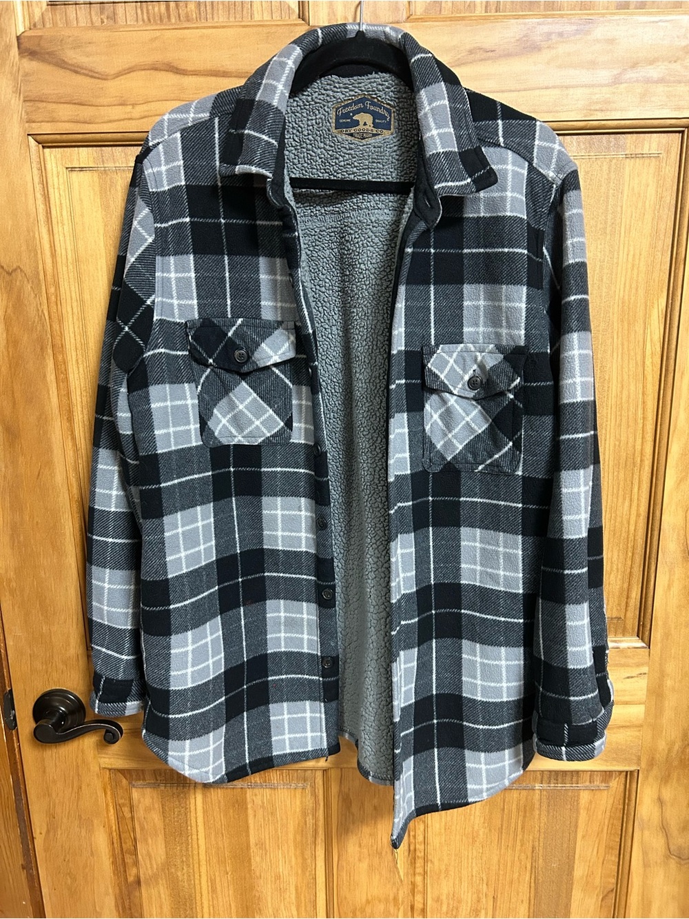 Women’s Black & Gray Plaid Sherpa-Lined Button-Down Shirt Jacket